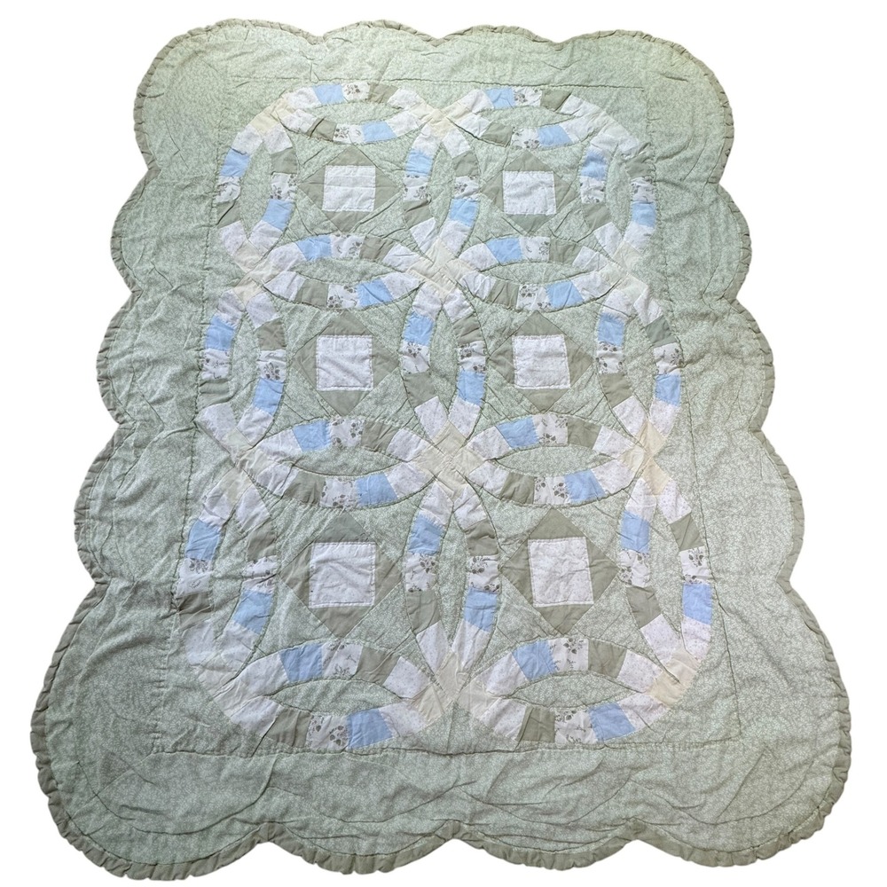 Vintage Handmade Wedding Ring Quilt Sage Green Scalloped Edge Patchwork 82x63